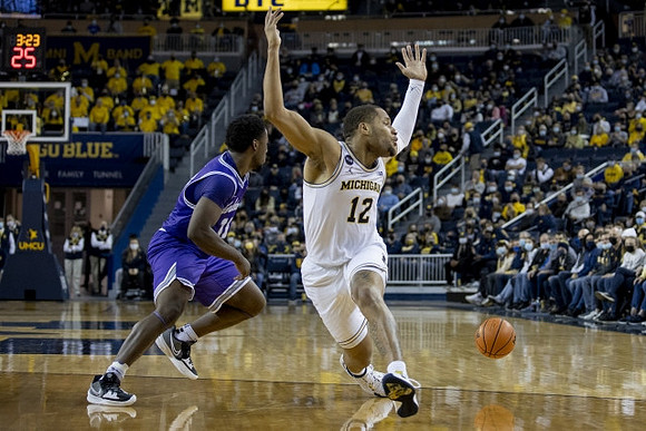 DeVante' Jones (12)