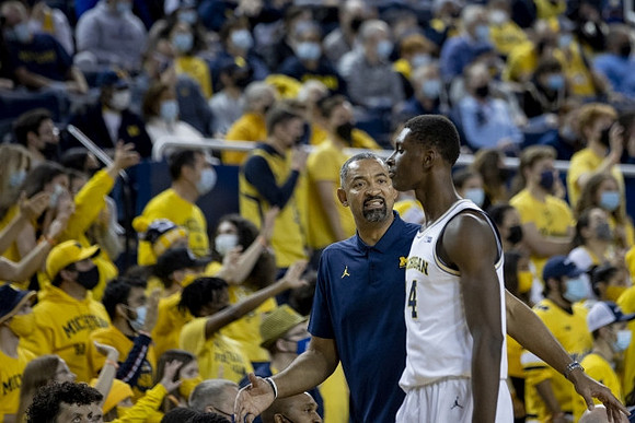 Juwan Howard and Moussa Diabate (14)