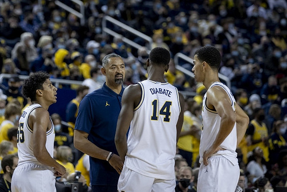 Eli Brooks (55), Juwan Howard, Moussa Diabate (14), and Caleb Houstan (22)