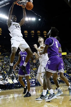 Moussa Diabate (14) and Hunter Dickinson (1)