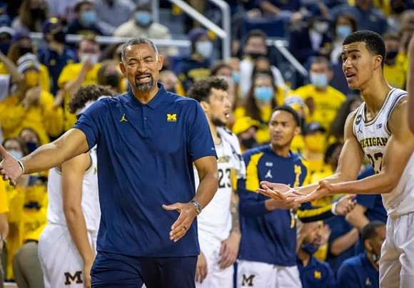 Juwan Howard and Caleb Houstan (22)