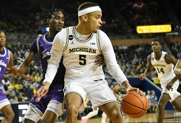 Terrance Williams II (5) and Moussa Diabate (14)