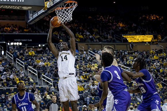 Moussa Diabate (14) and Hunter Dickinson (1)