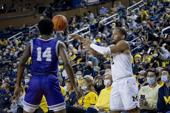 DeVante' Jones (12)