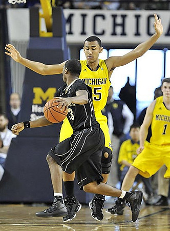 Jon Horford (15) and Stu Douglass (1)