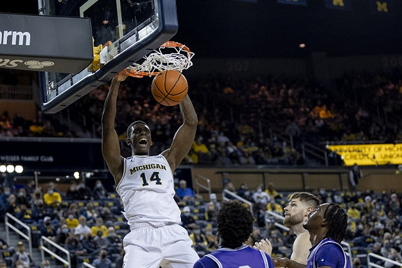 Moussa Diabate (14) and Hunter Dickinson (1)