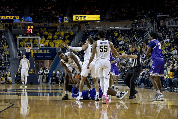 Hunter Dickinson (1), Moussa Diabate (14), DeVante' Jones (12), and Eli Brooks (55)