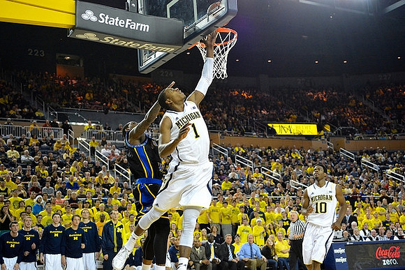 Glenn Robinson III (1) and Derrick Walton Jr. (10)