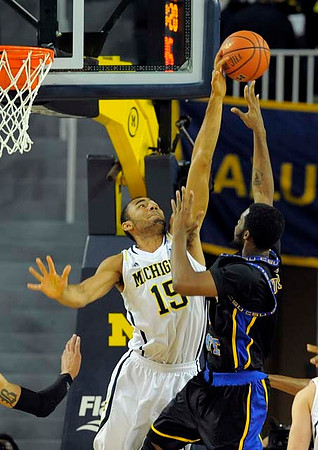 Jon Horford (15)