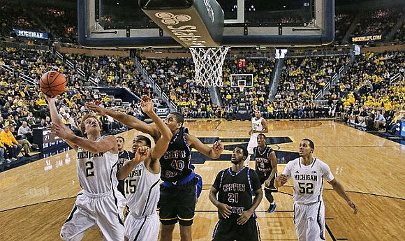 Spike Albrecht (2), Jon Horford (15), Zak Irvin (21), and Jordan Morgan (52)