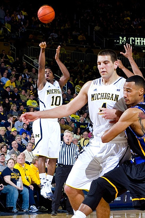 Derrick Walton Jr. (10) and Mitch McGary (4)