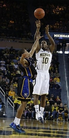 Derrick Walton Jr. (10)