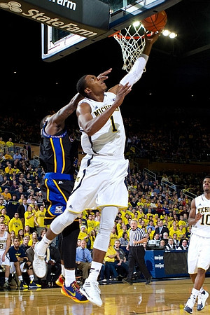 Glenn Robinson III (1) and Derrick Walton Jr. (10)