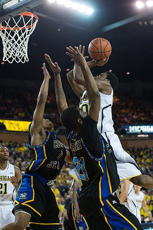 Zak Irvin (21) and Derrick Walton Jr. (10)