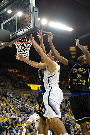 Mitch McGary (4) and Jordan Morgan (52)
