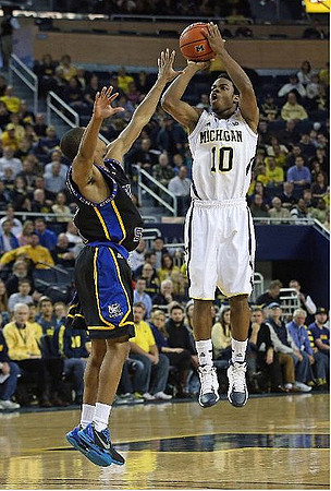 Derrick Walton Jr. (10)