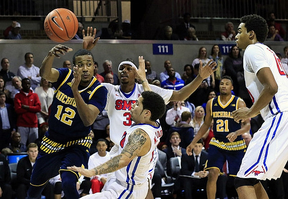 Muhammad-Ali Abdur-Rahkman (12) and Zak Irvin (21)