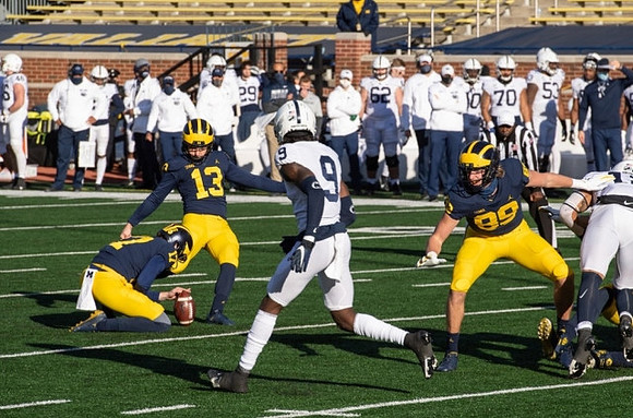 Will Hart (17), Jake Moody (13), and Carter Selzer (89)