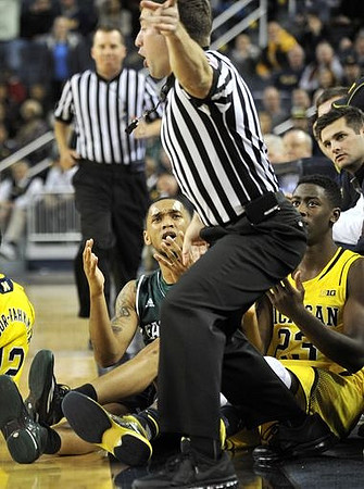 Muhammad-Ali Abdur-Rahkman (12) and Caris LeVert (23)