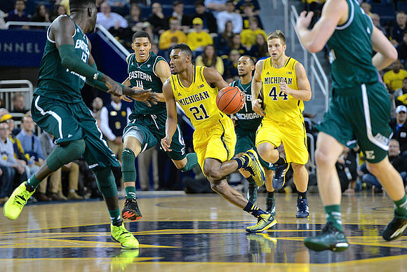 Zak Irvin (21) and Max Bielfeldt (44)
