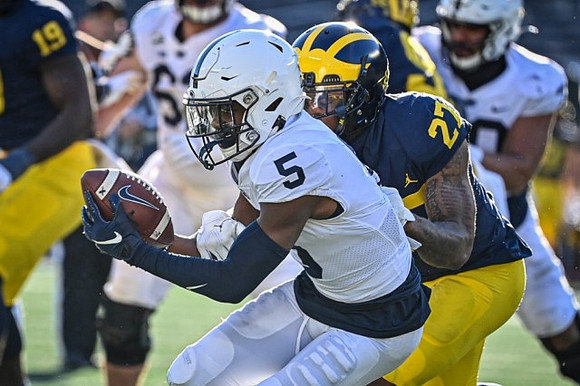Kwity Paye (19) and Hunter Reynolds (27)