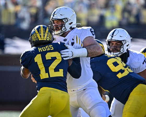 Josh Ross (12) and Donovan Jeter (95)