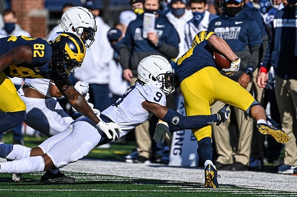 Nick Eubanks (82) and Ronnie Bell (8)