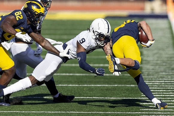 Nick Eubanks (82) and Ronnie Bell (8)