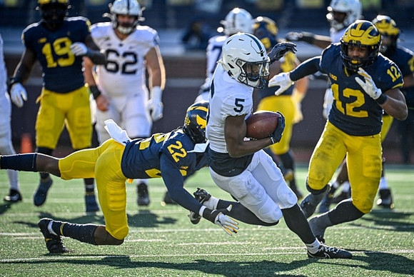 Kwity Paye (19), Gemon Green (22), and Josh Ross (12)