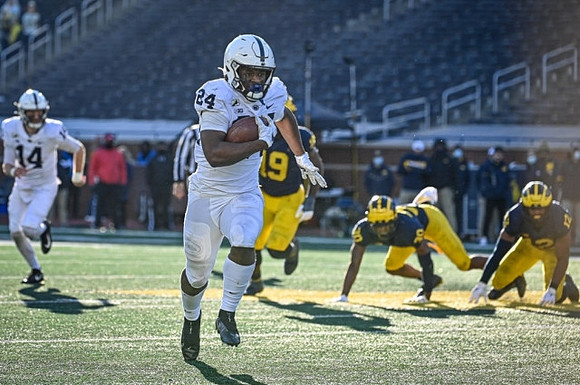 Kwity Paye (19), Daxton Hill (30), and Josh Ross (12)