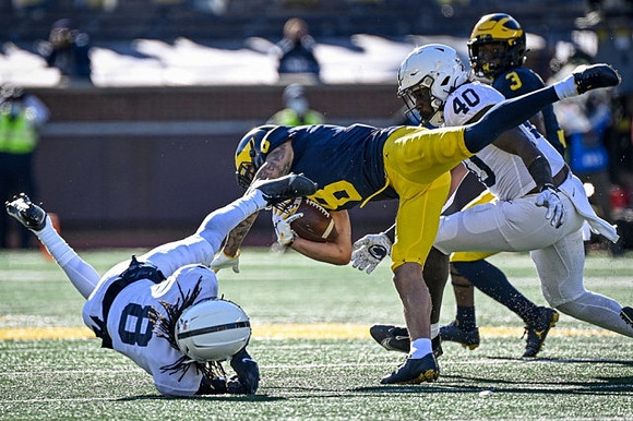 Ronnie Bell (8) and A.J. Henning (3)
