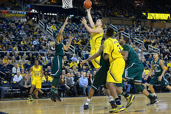 Aubrey Dawkins (24), Max Bielfeldt (44), and Kameron Chatman (3)