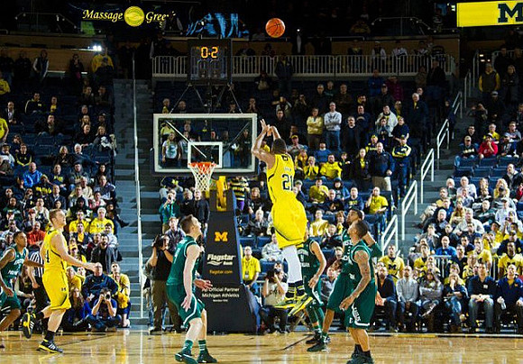 Max Bielfeldt (44) and Zak Irvin (21)