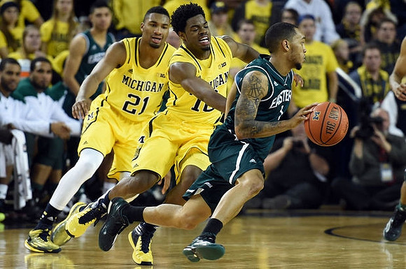 Zak Irvin (21) and Derrick Walton Jr. (10)