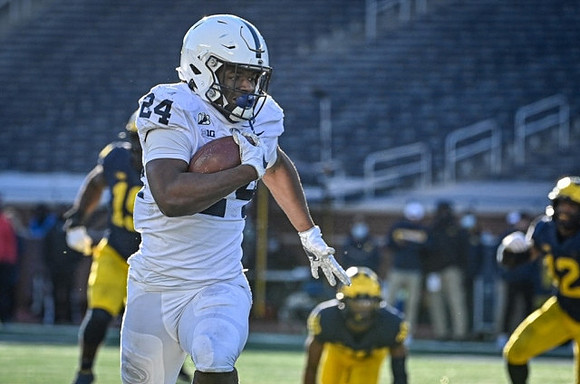 Kwity Paye (19), Daxton Hill (30), and Josh Ross (12)