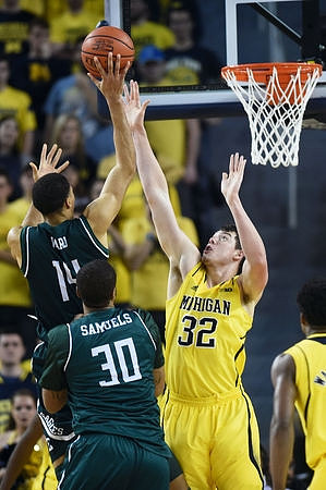 Ricky Doyle (32) and Derrick Walton Jr. (10)