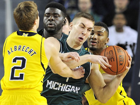 Spike Albrecht (2) and Zak Irvin (21)
