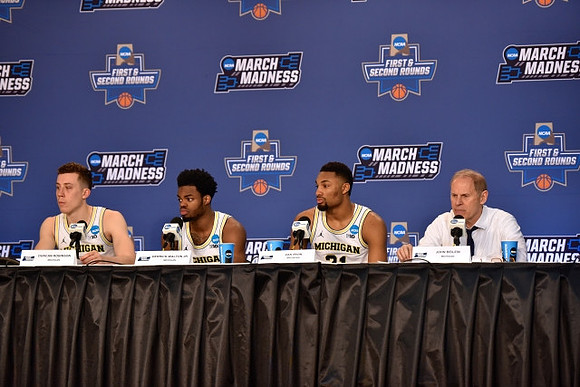 Duncan Robinson (22), Derrick Walton Jr. (10), Zak Irvin (21), and John Beilein
