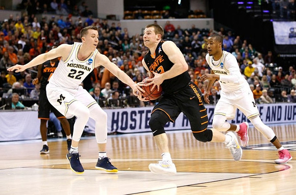 Duncan Robinson (22) and Muhammad-Ali Abdur-Rahkman (12)