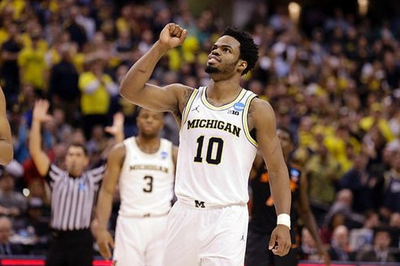 Xavier Simpson (3) and Derrick Walton Jr. (10)
