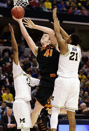 Muhammad-Ali Abdur-Rahkman (12) and Zak Irvin (21)