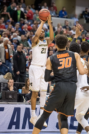 Zak Irvin (21) and Derrick Walton Jr. (10)
