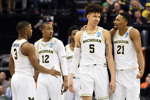Xavier Simpson (3), Muhammad-Ali Abdur-Rahkman (12), Derrick Walton Jr. (10), D.J. Wilson (5), and Zak Irvin (21)