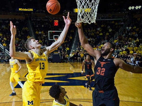 Duncan Robinson (22), Moritz Wagner (13), and Derrick Walton Jr. (10)