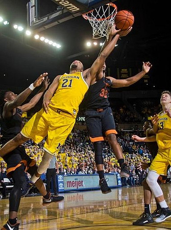 Zak Irvin (21) and Moritz Wagner (13)
