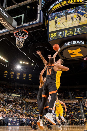 Duncan Robinson (22) and Mark Donnal (34)