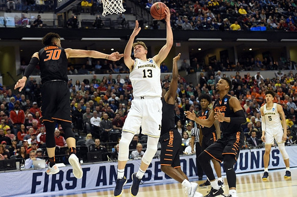 Moritz Wagner (13) and D.J. Wilson (5)