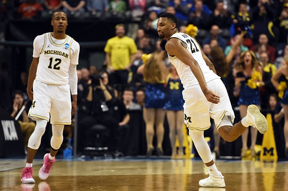 Muhammad-Ali Abdur-Rahkman (12) and Zak Irvin (21)