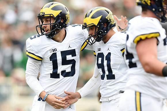 Garrett Moores (15) and Kenny Allen (91)