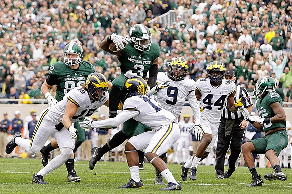 Chase Winovich (15), Josh Metellus (13), Mike McCray (9), and Delano Hill (44)